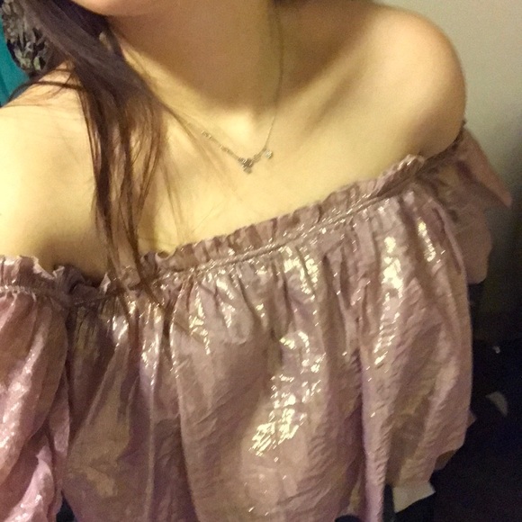 Kimchi Blue Pink Gold off the should crop top - Picture 3 of 3